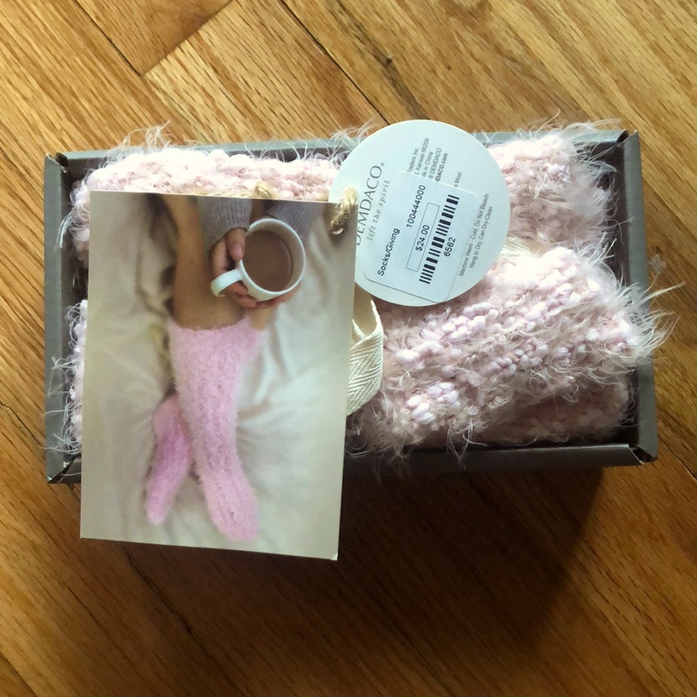 NWT! Giving socks